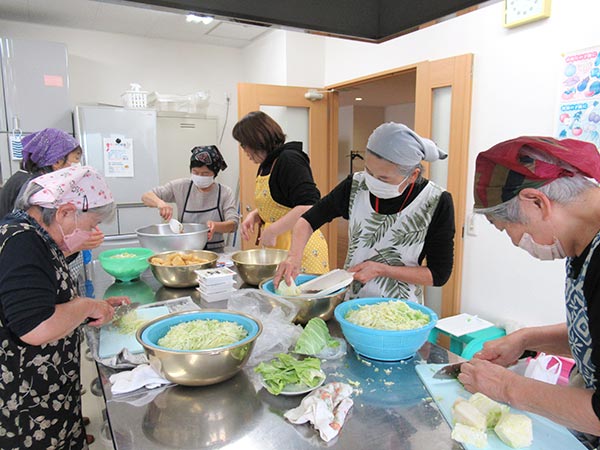 料理を作る人々